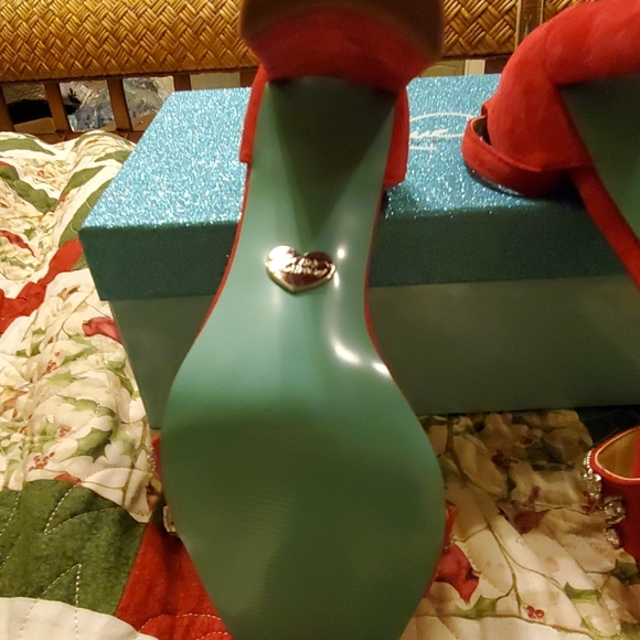 SHOES - Picture 7 of 8